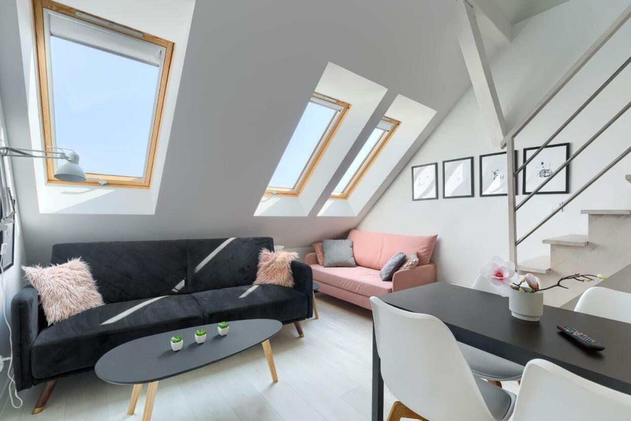 Apartment 444 No.1 *